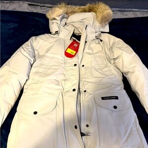 NWT Canada Goose Trillium Parka Size Largee